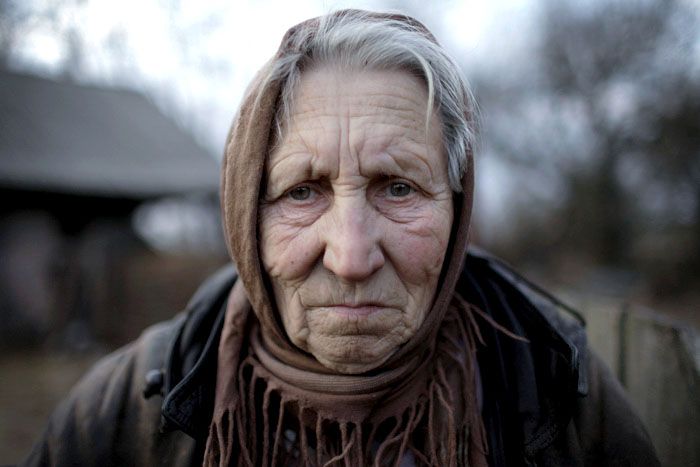 Una pareja de ancianos resiste en Redkovka, pueblo abandonado