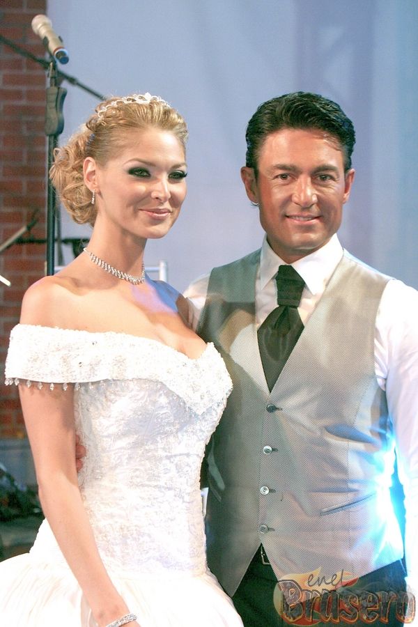  photo Colunga-y-Blanca-Mandan-en-su-boda-13.jpg