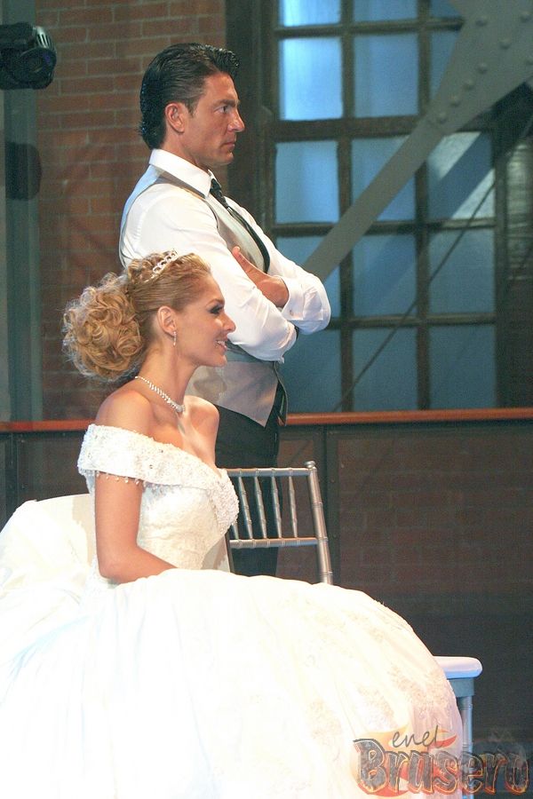 photo Colunga-y-Blanca-Mandan-en-su-boda-16.jpg