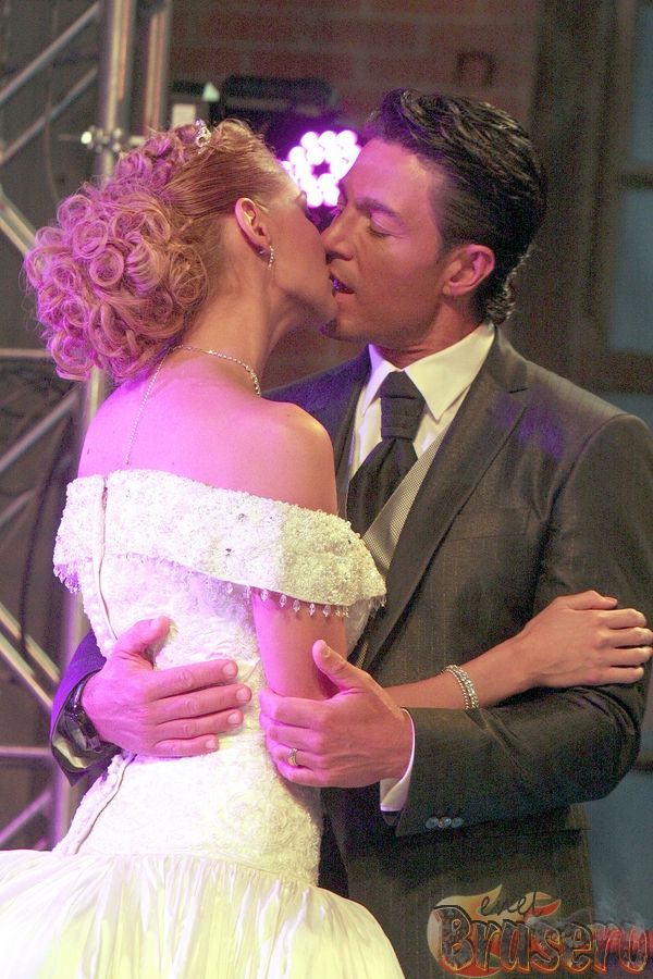 photo Colunga-y-Blanca-Mandan-en-su-boda-21.jpg