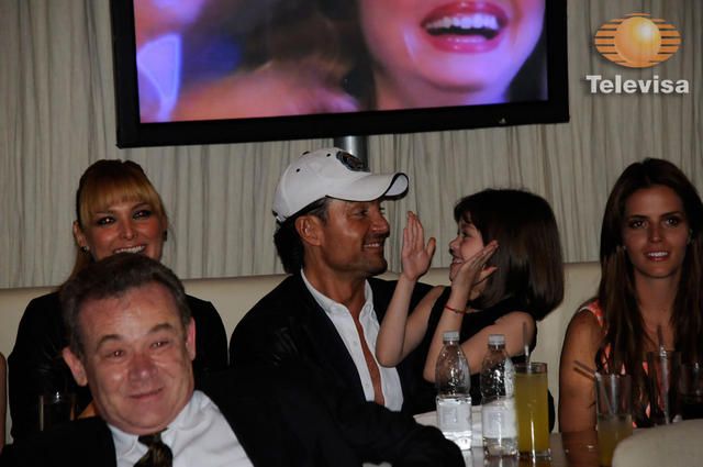 photo ultima-reunion-de-Porque-el-amor-ma__AAS6393-d7c12373-d712-11e2-9062-7637b2d61c06-640x425_zpsdf057f56.jpg