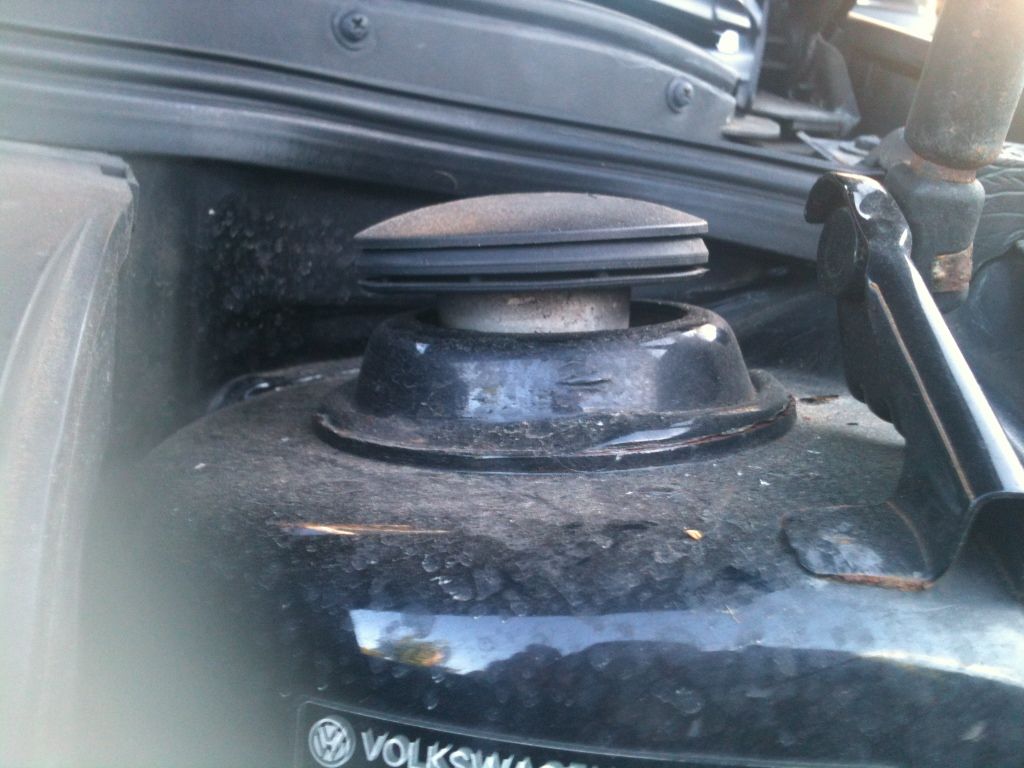 Mk4 Golf Are my top mounts broken! Volkswagen Mark IV Forum