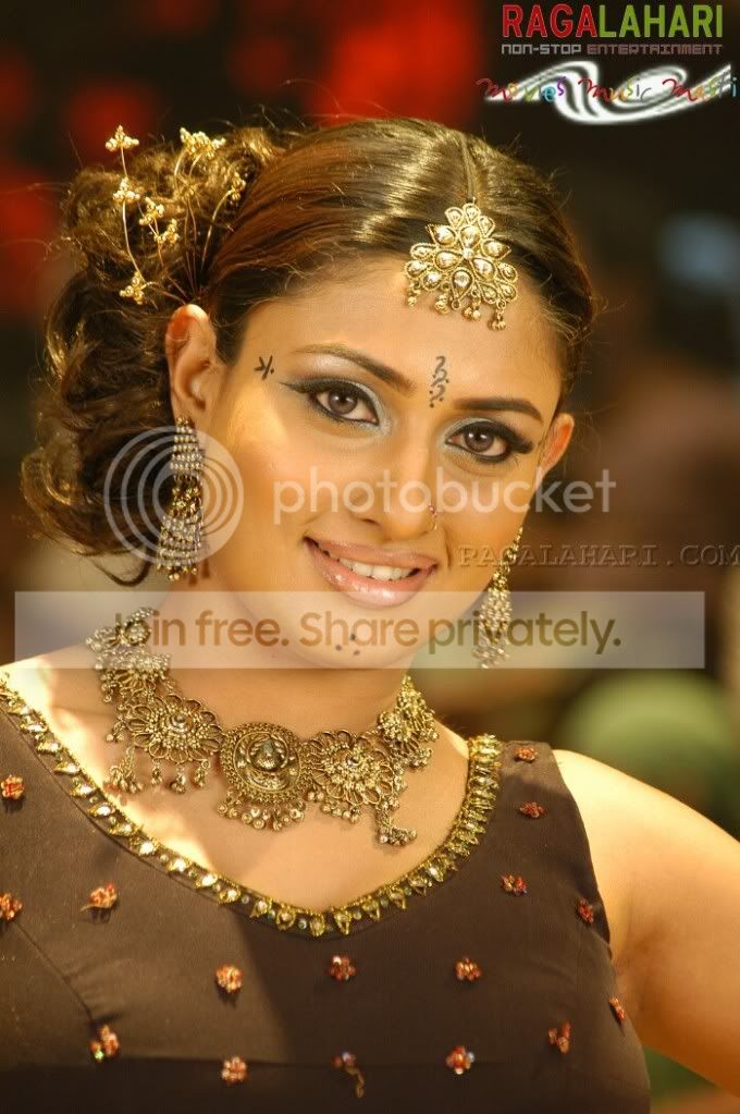 malavikaadbutha11.jpg