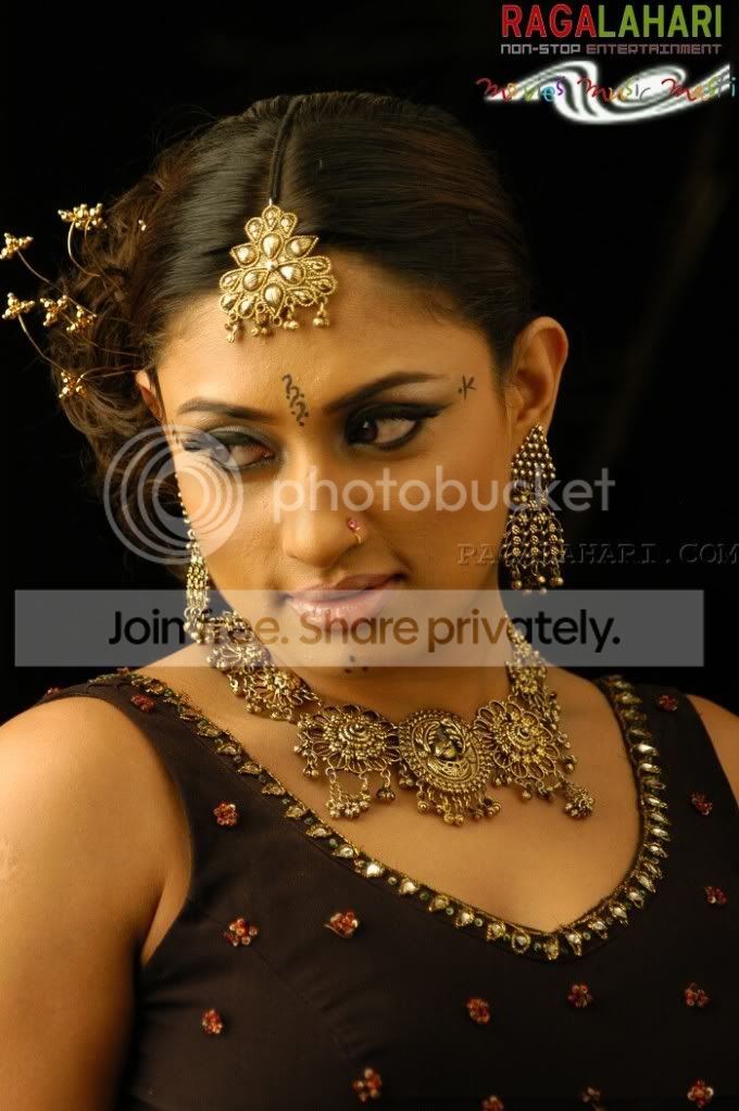 malavikaadbutha3.jpg