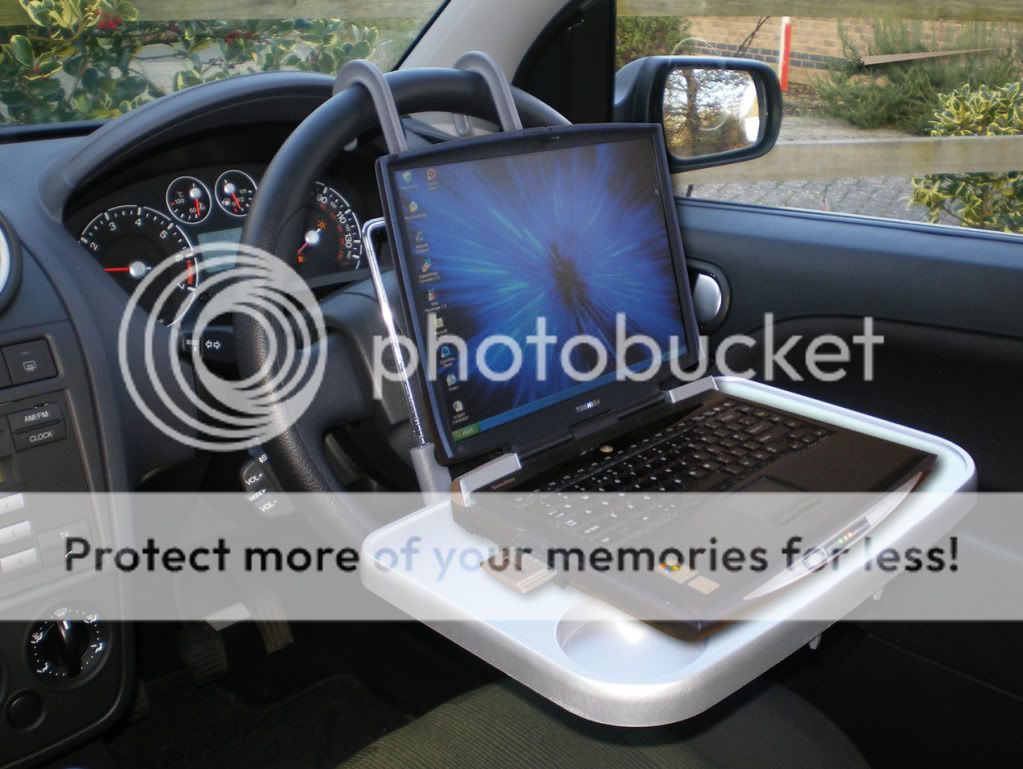 use the tray or fit it on the steering wheel while the car is moving